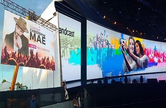 شاشة عرض LED مرنة في الهواء الطلق 4mm Pixel Pitch Multicolor